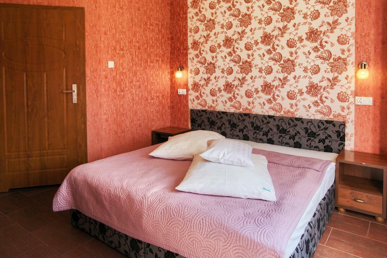 Hotel Horda ซูบีเซ ภายนอก รูปภาพ